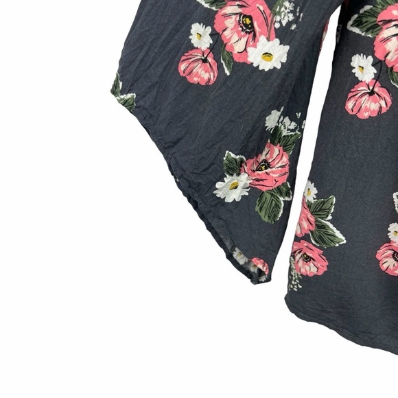 Torrid Floral Blouse Charcoal Pink Bell Sleeve V Neck Criss-Cross Flowy| Size 2x - Picture 2 of 6